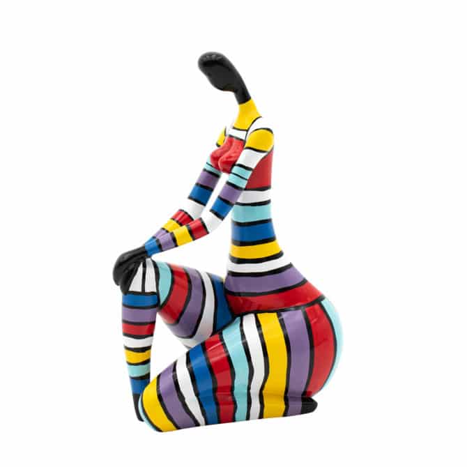 Figura Decorativa Silueta Femenina Sentada sobre sus Rodillas Kuatéh Rachel de Poliresina 38x26x61 cm Multicolor