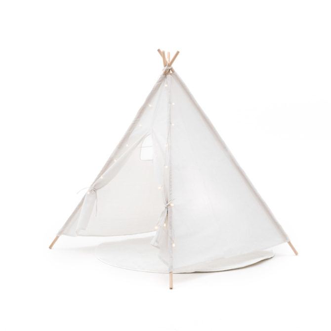 Tipi Infantil Montesori Robincool Koda 120x120x150 cm Plegable  Uso Interior y Exterior Fabricado en Tela Blanca Luces Alfombra