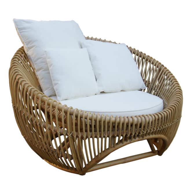 Sillón de Ratán Natural para Jardín o Terraza Chillvert Parma 105x104x70 cm con Cojines Blancos