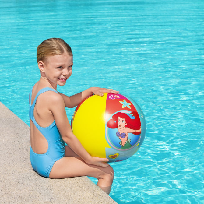 Pelota Hinchable para Playa o Piscina Bestway Princesas Disney 51 cm Diámetro Multicolor con Válvula de Seguridad - Imagen 2