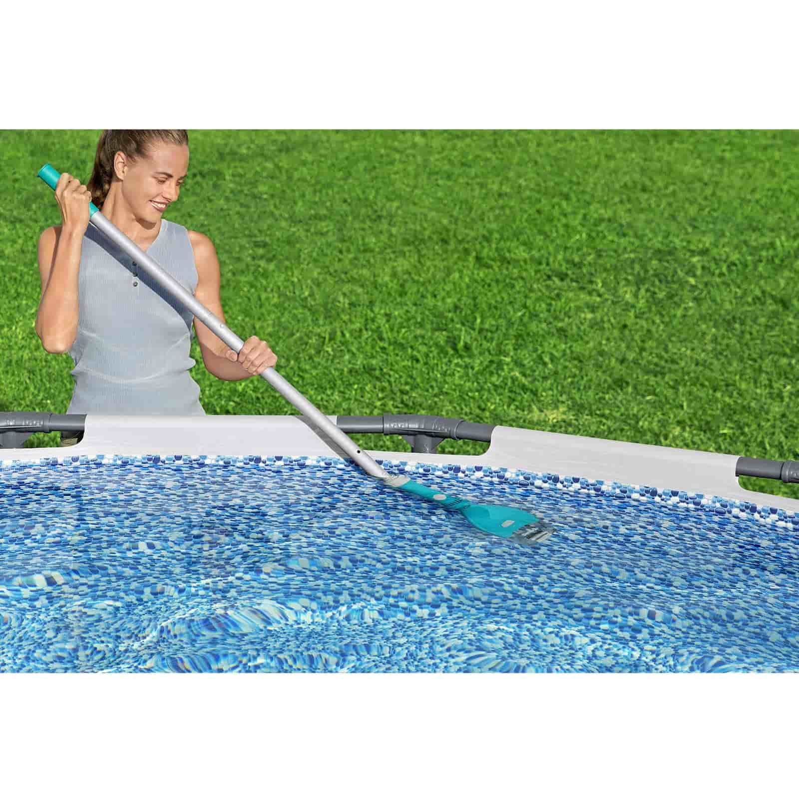 Limpiafondos inalámbrico Bestway AquaTech compatible con piscinas de hasta 305 cm - Imagen 4
